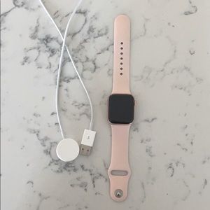 Rose Gold Apple Watch Series 5 40MM